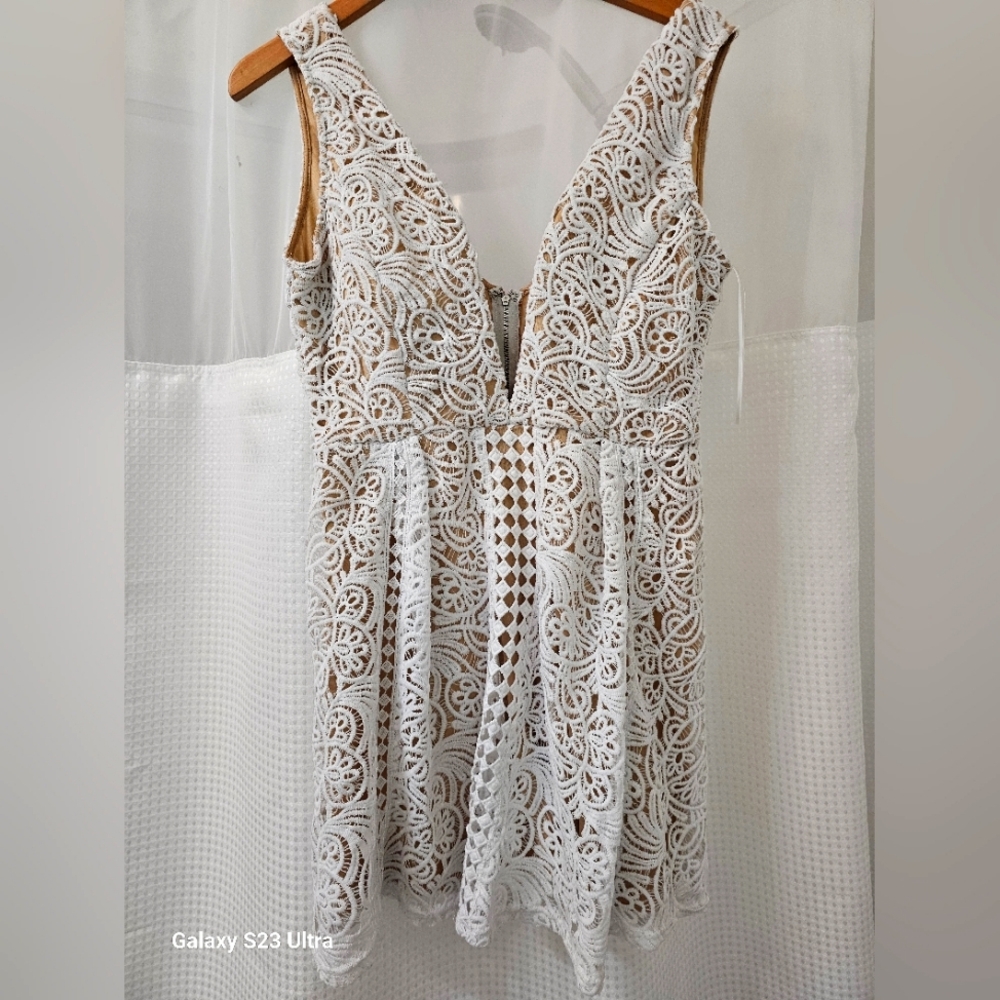 Luxxel Nude, Cream Lace low cut mini dress size L